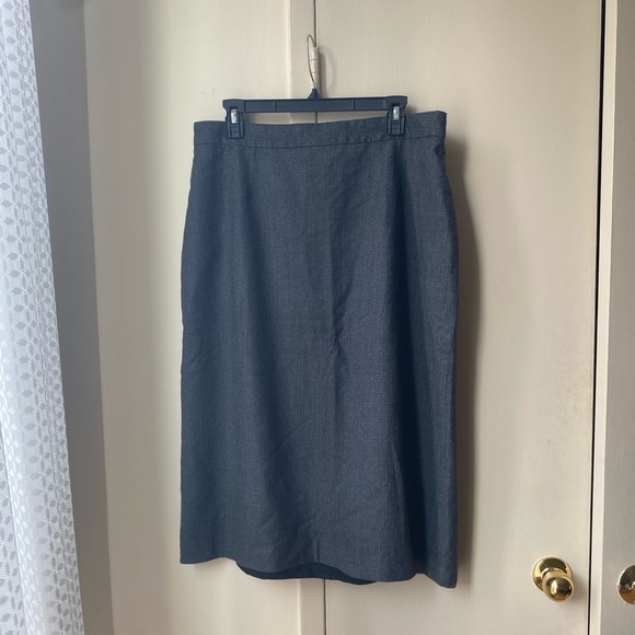 INDOCHINO & Uniqlo | Women’s Office Skirt Bundle - Picture 2 of 8